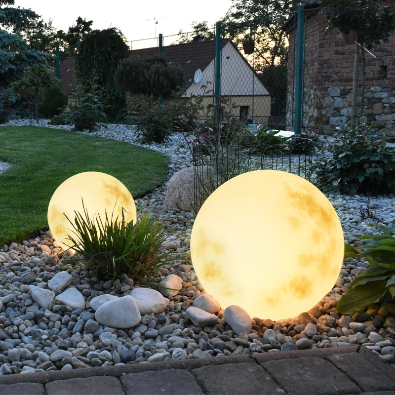 MoonAura | Måneformet havelampe med blødt LED-lys og USB-opladning