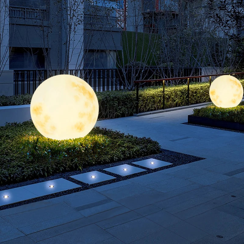 MoonAura | Måneformet havelampe med blødt LED-lys og USB-opladning