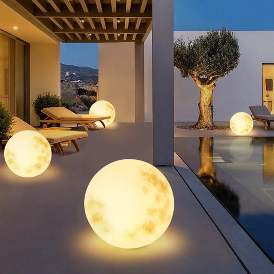 MoonAura | Måneformet havelampe med blødt LED-lys og USB-opladning