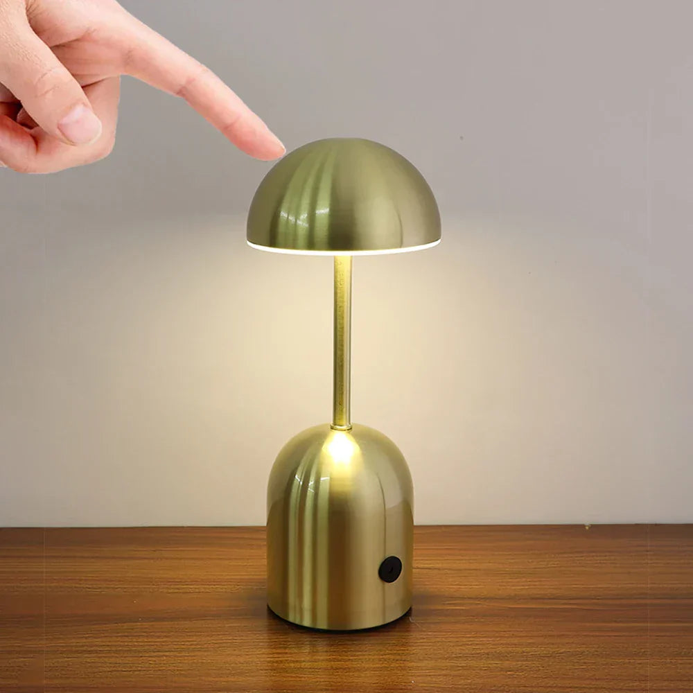 NordicShine | Metallisk Finish & Justerbar Nordisk Lampe