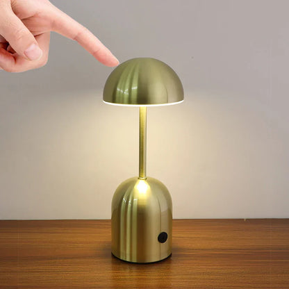 NordicShine | Metallisk Finish & Justerbar Nordisk Lampe
