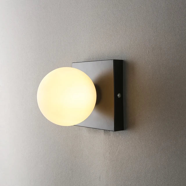RadiantBox | Elegant Firkantet Væglampe