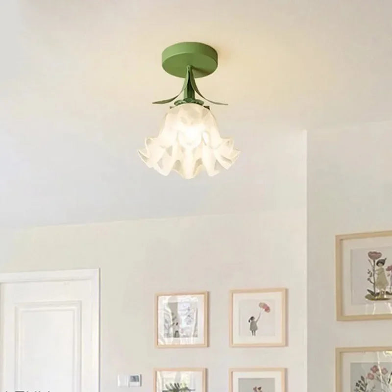 RosyWhirl | Elegant Blomsterloftlampe