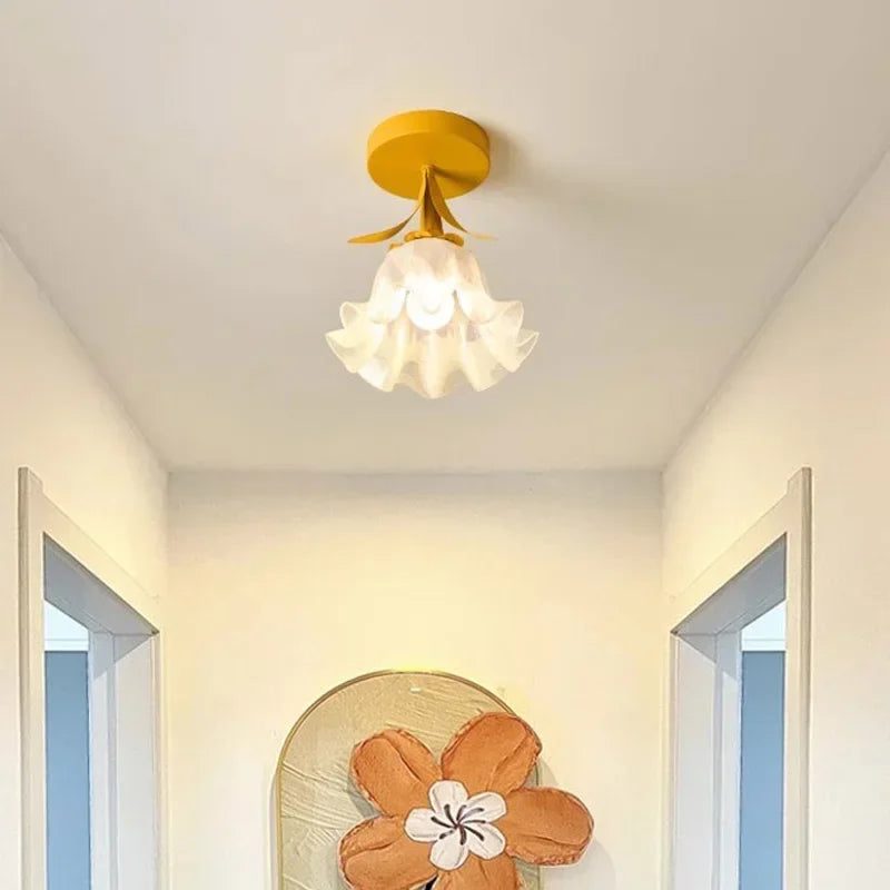 RosyWhirl | Elegant Blomsterloftlampe