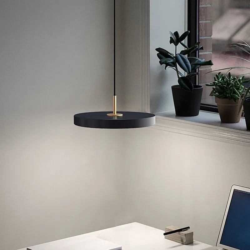 SleekAura | Moderne Pendellampe med Kraftig Belysning og Justerbar Højde