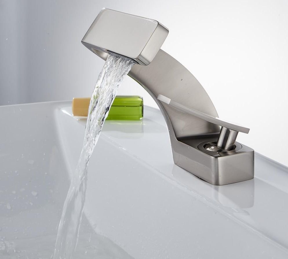 SleekFlow | Kurvet vandhane i moderne design