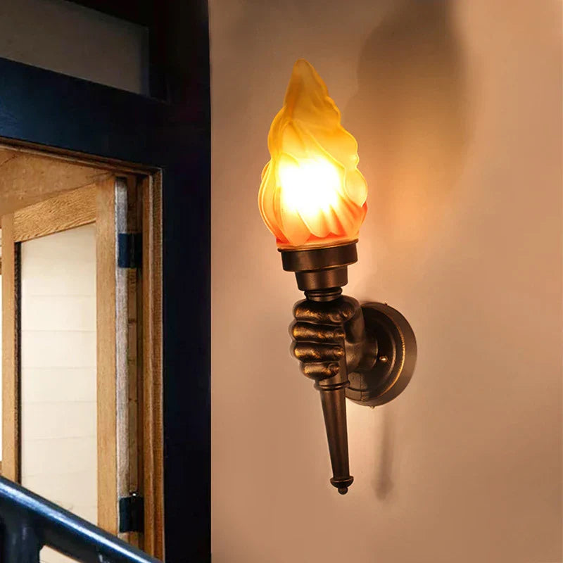 TorchGlow | Kreativ Væglampe i Håndholdt Design