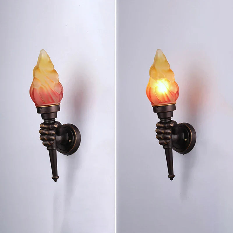 TorchGlow | Kreativ Væglampe i Håndholdt Design