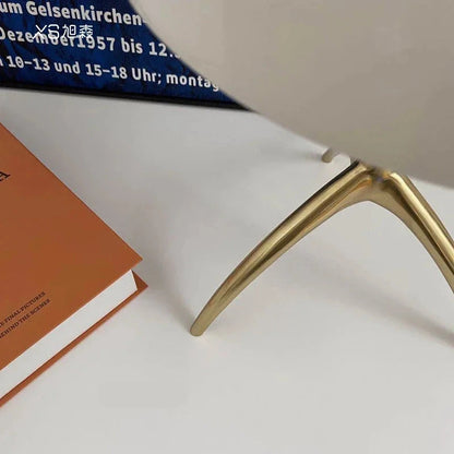 TripodLuxe | Moderne bordlampe med elegant tripod-base