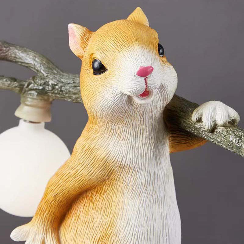 TwinkleTwig | Naturinspireret Egern & Trunk Design Bordlampe