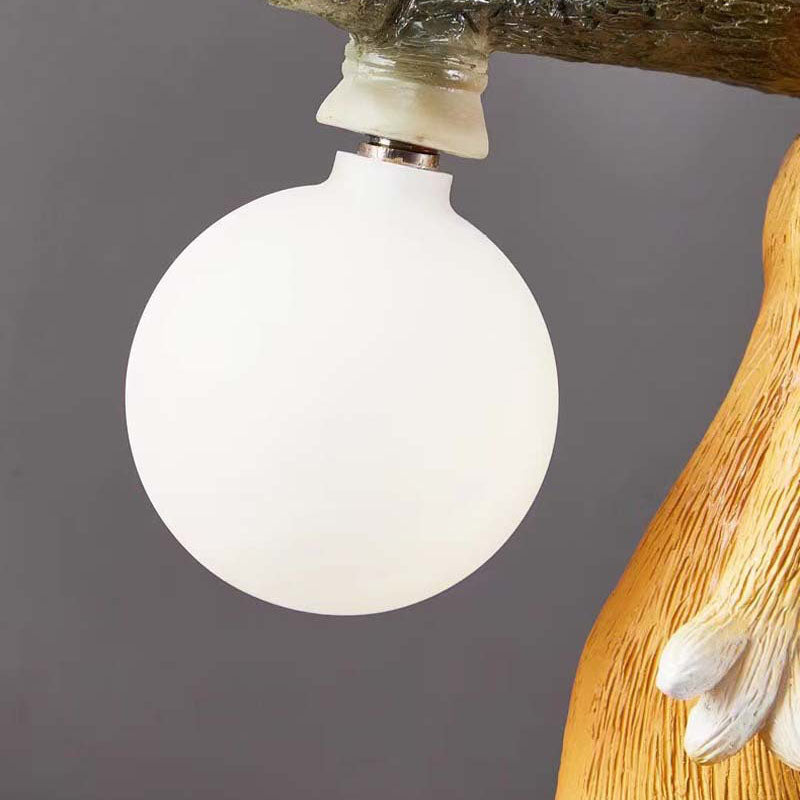 TwinkleTwig | Naturinspireret Egern & Trunk Design Bordlampe