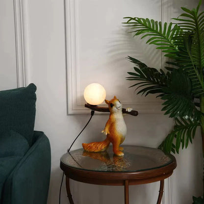 TwinkleTwig | Naturinspireret Egern & Trunk Design Bordlampe