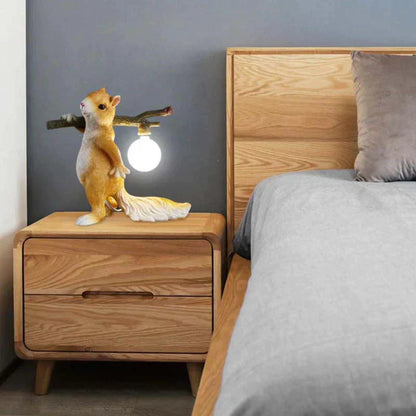 TwinkleTwig | Naturinspireret Egern & Trunk Design Bordlampe