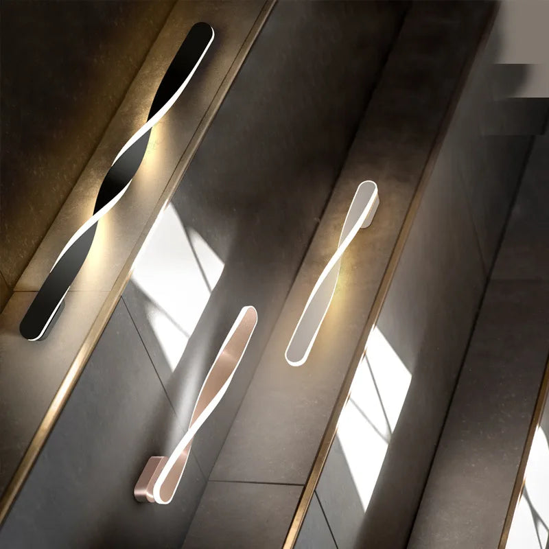 TwistLuxe | Elegant LED Væglampe med Moderne Twist