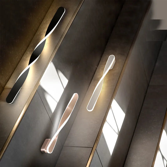 TwistLuxe | Elegant LED Væglampe med Moderne Twist