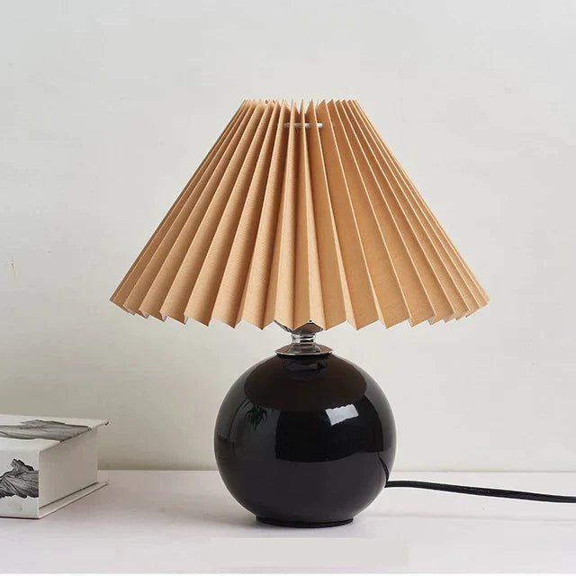 PleatLuxe | Vintage bordlampe med elegant plisseret skærm