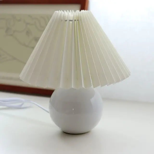 PleatLuxe | Vintage bordlampe med elegant plisseret skærm