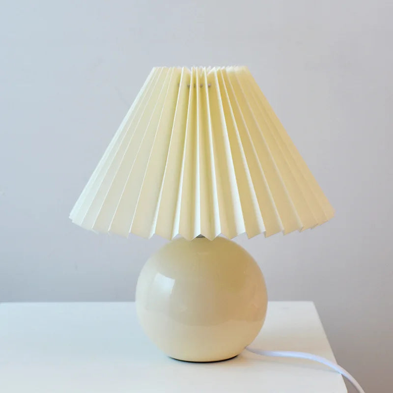 PleatLuxe | Vintage bordlampe med elegant plisseret skærm