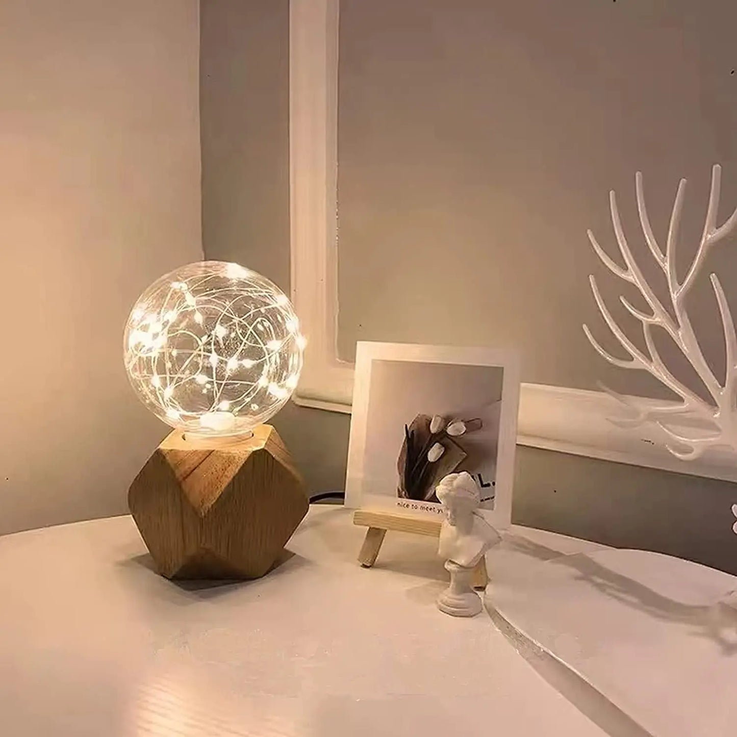 HexaShine | Geometrisk Træbordlampe