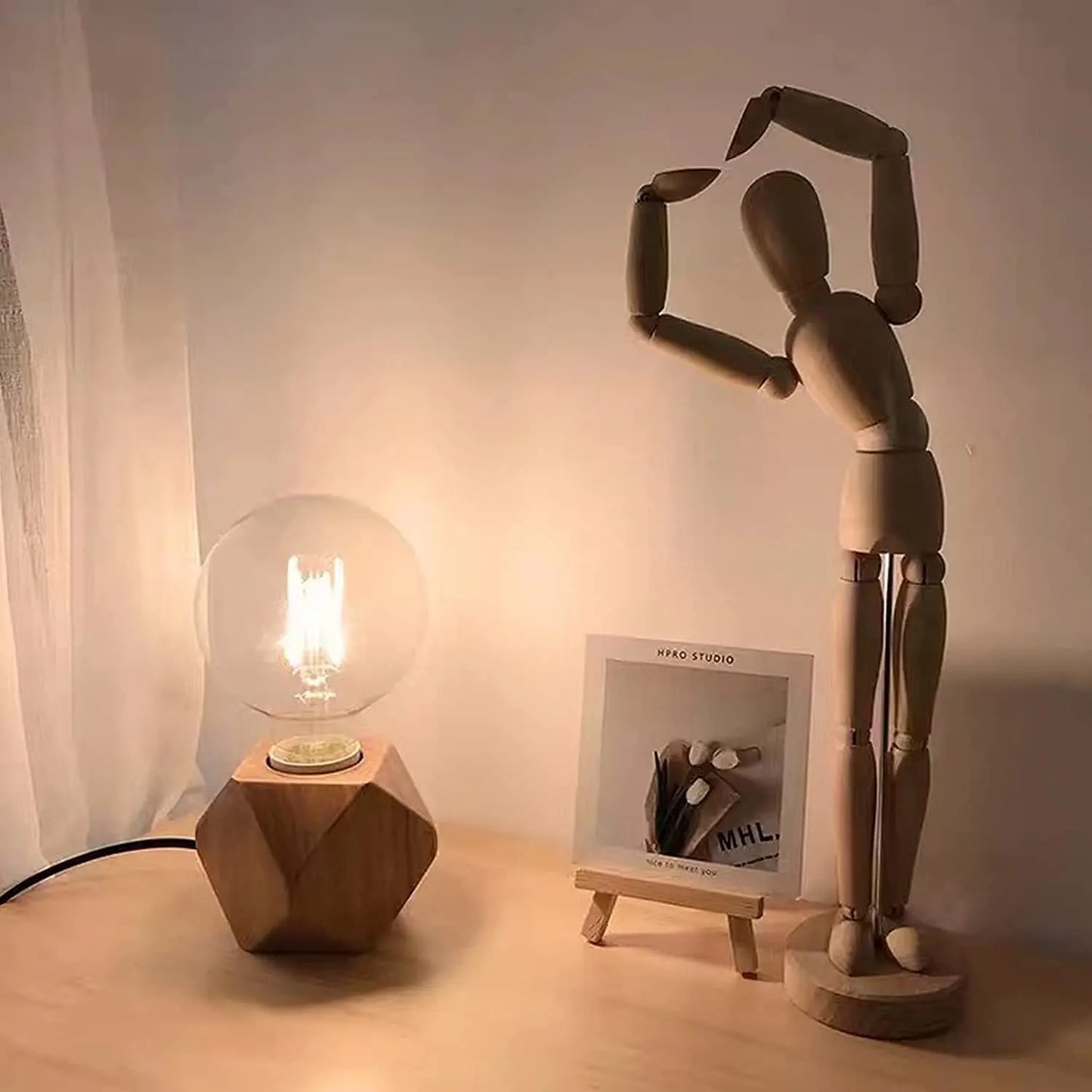 HexaShine | Geometrisk Træbordlampe