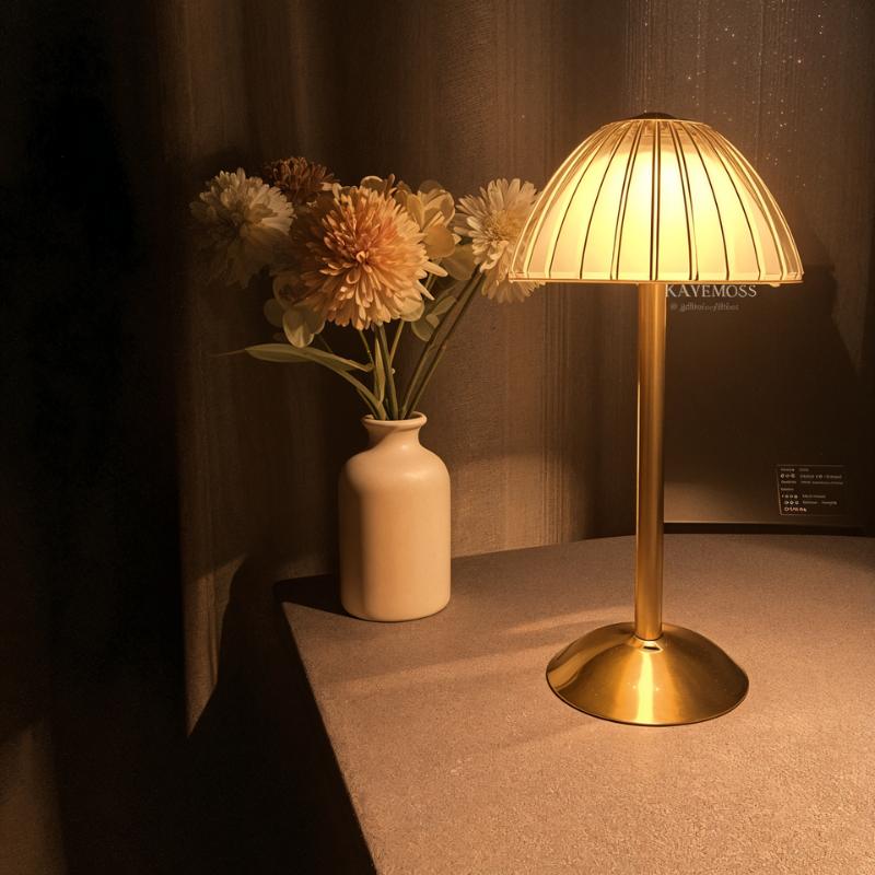 VivaLume | Klassisk Guld Bordlampe